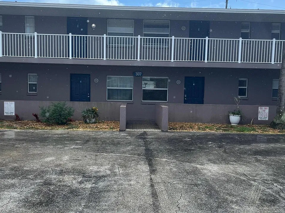 307 Adams Ave #4