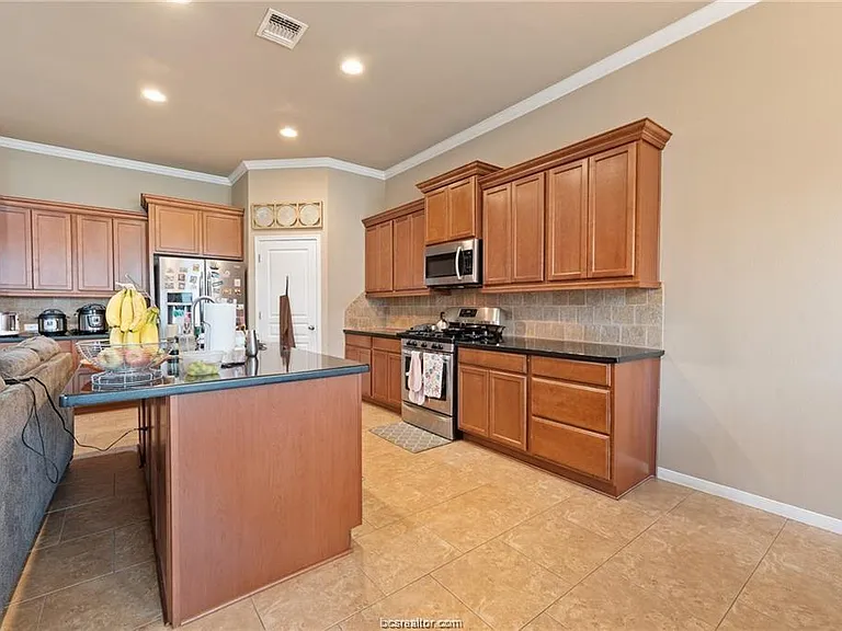 2523 Warkworth Ln — Photo 7