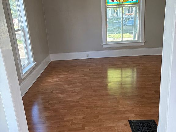 5th image of 418 S 4th St