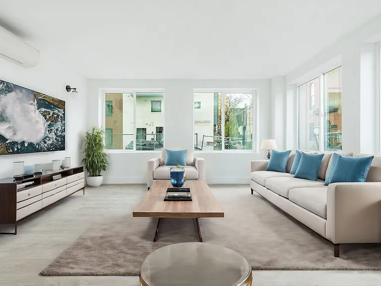 Artist's View 734 S 17th St — Photo 2