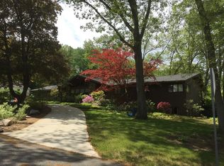 97 Mountain View Dr, Holyoke, MA 01040