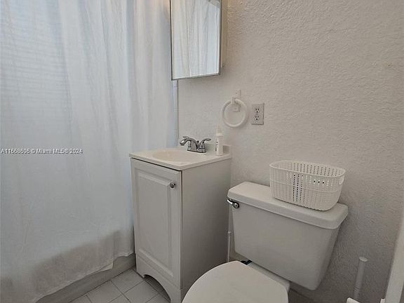 4th image of 440 NW 84th St #440