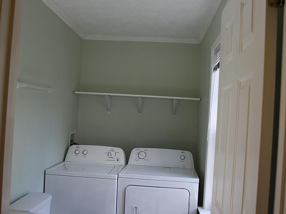 3rd image of 89 Alexandria Pike