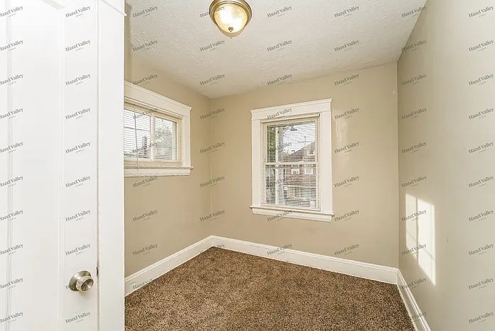 10811 Sprague Ave — Photo 14