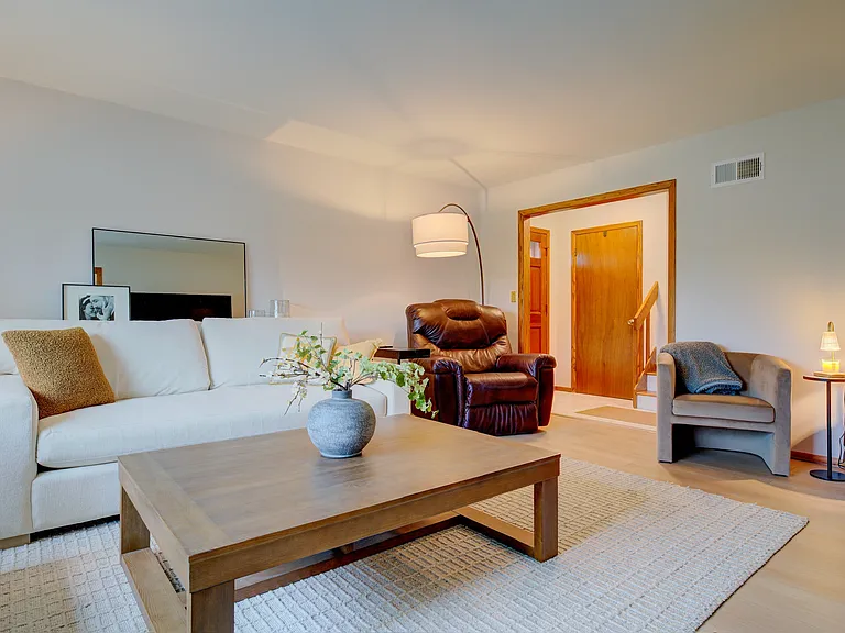 S79W17090 Pamela Ct — Photo 8