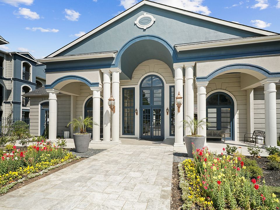 Leasing Office Building