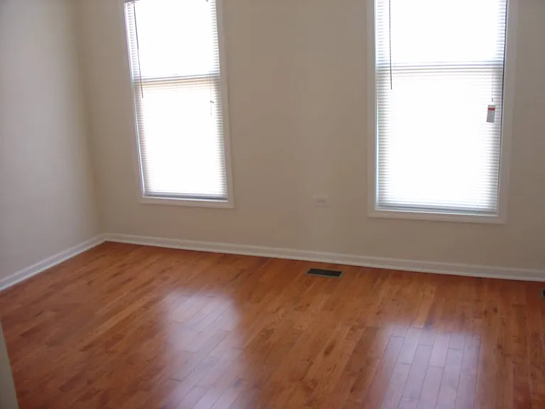 2427 W Flournoy St #BASEMENT — Photo 8
