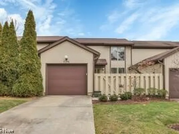 1104 S Slope Bay, Zanesville, OH 43701