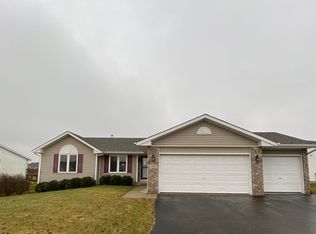 182 Prairie Moon Dr, Davis Junction, IL 61020