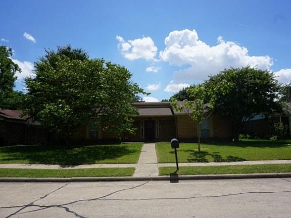 2nd image of 2209 Pueblo Dr