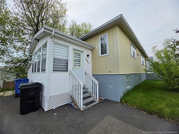 4th image of 665 Saint Simon St