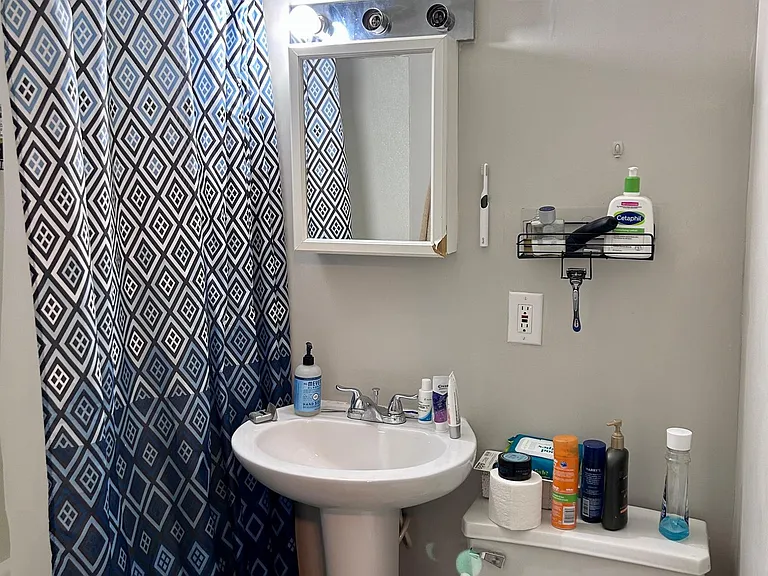 1154 Madison Ave #13 — Photo 17