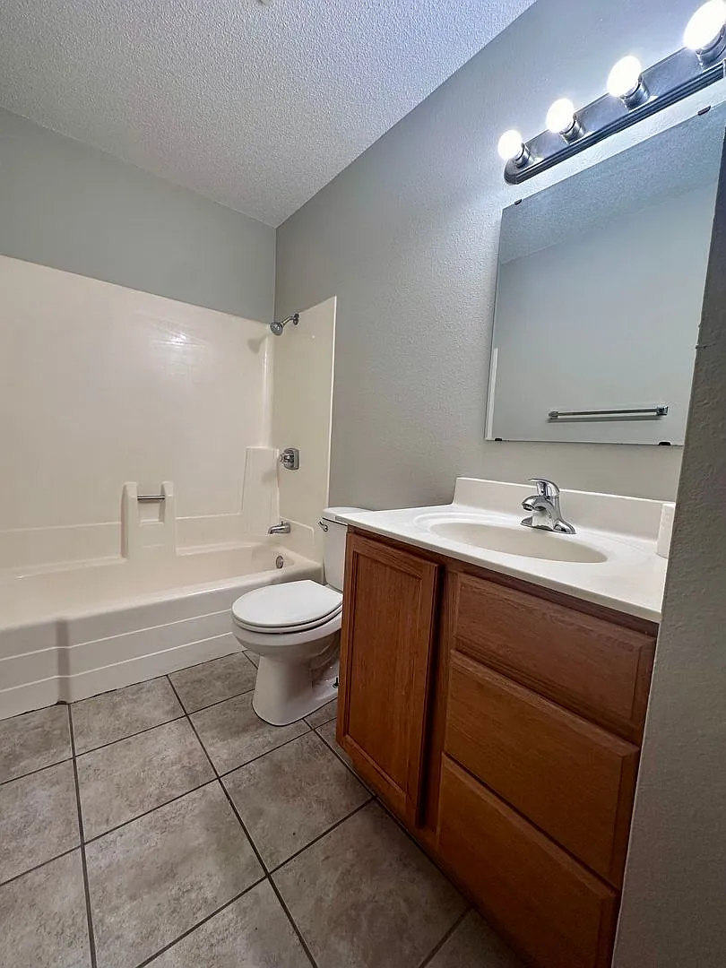 Valley South 1014 5th St SE — Photo 3