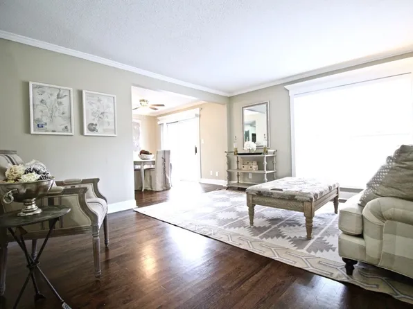 Plaza La Belle Apartments, 4427 Holly St #4431, Kansas City, MO 64111