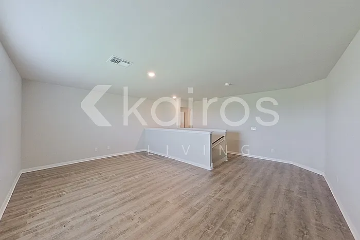 712 Saint James Pl — Photo 10