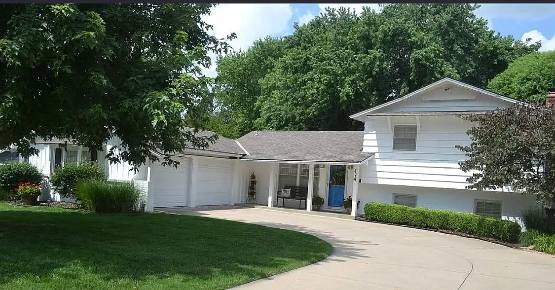 4 bed, 1976 sqft, $1,975 — Photo 1