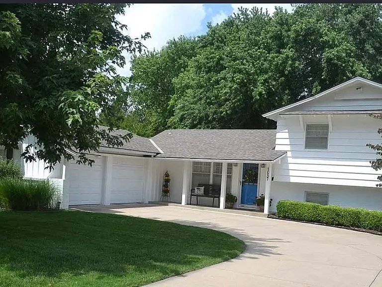 1057 N Gretchen Ln — Photo 1
