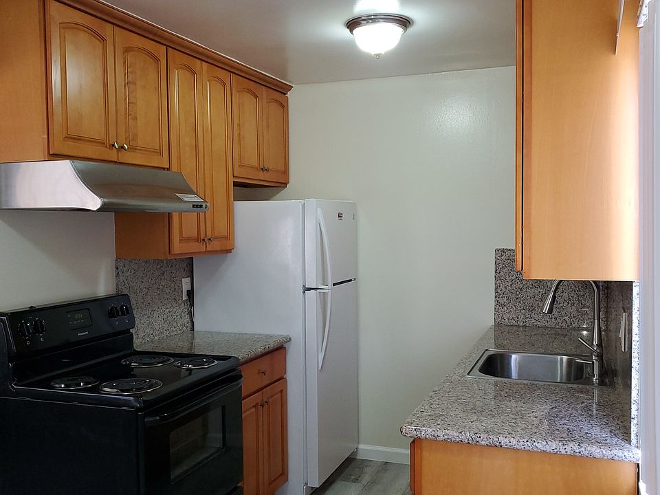 1st image of 1002 Valencia Ave #2