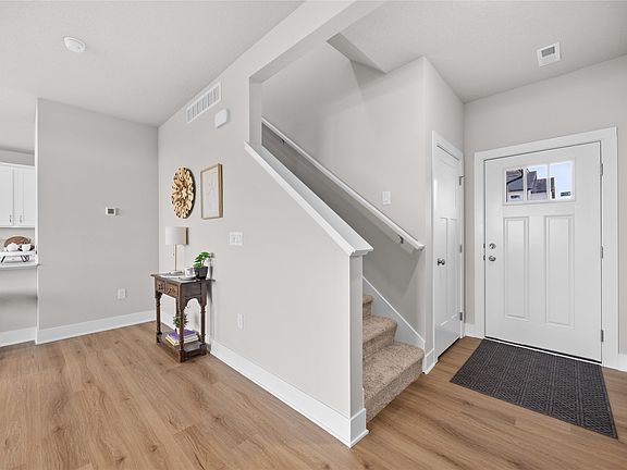 2nd image of 213 NE Doe Pointe Ln