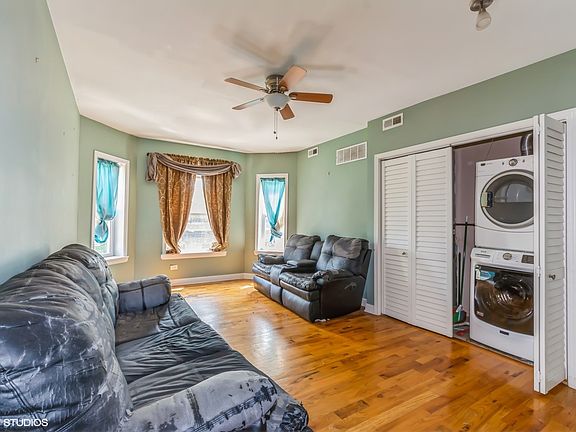 2nd image of 2916 W Rosemont Ave APT 3