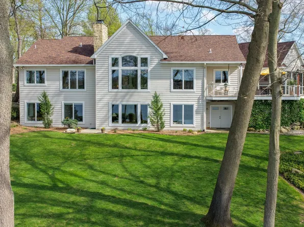 62102 Pheasant Pointe Dr, Sturgis, MI 49091