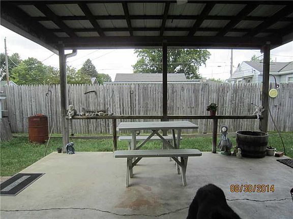 5th image of 608 Jackson St