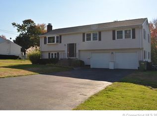 15 Surrey Ln, Windsor, CT 06095