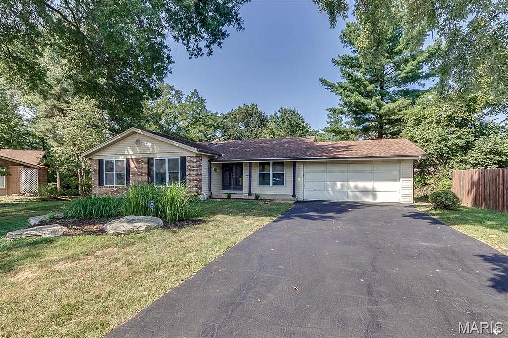 3 bed, 3.0 bath, 2336 sqft, $2,600 — Photo 1