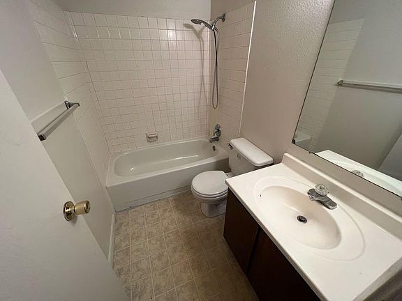 5th image of 1372 Paul St APT 2