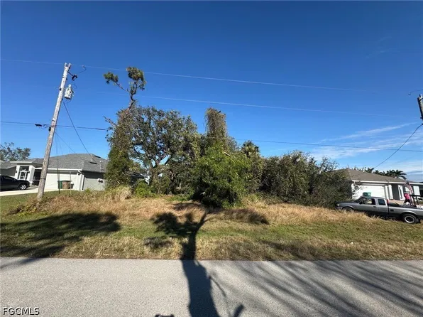 3453 NE 18th Pl, Cape Coral, FL 33909
