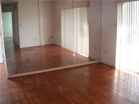 5th image of 415 NW 210th St APT 202