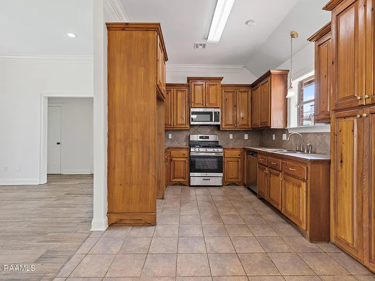 206 Oak Hill Ln — Photo 6