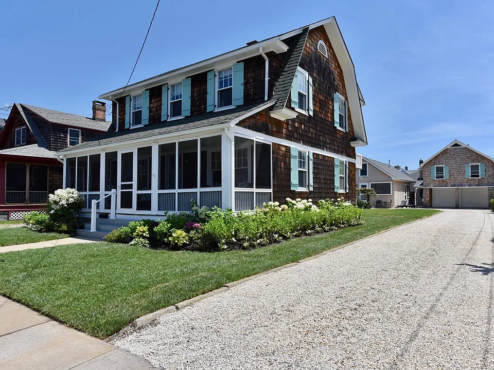 557 Lake Ave