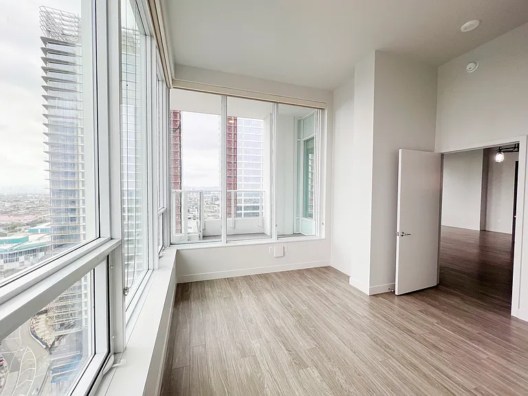 1133 S Hope St — Photo 15