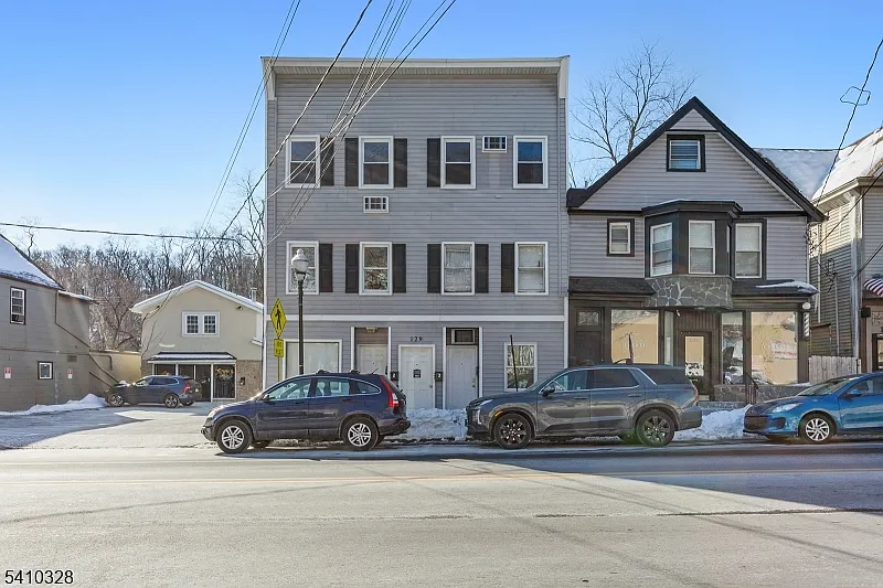 Building Photo - 129 Main St #3