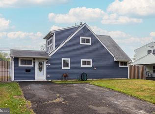 23 Crabtree Dr, Levittown, PA 19055
