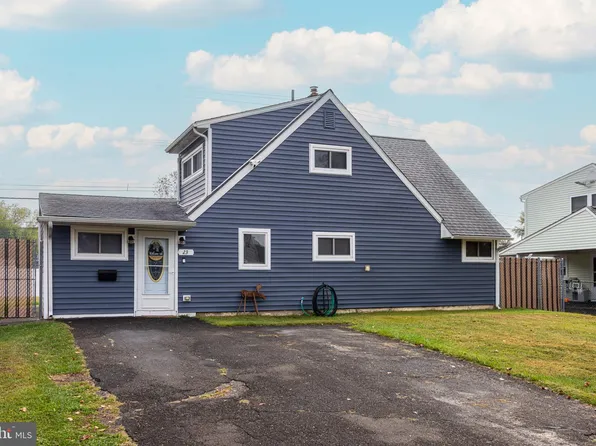 23 Crabtree Dr, Levittown, PA 19055