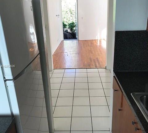 5th image of 1235 Euclid Ave APT 008