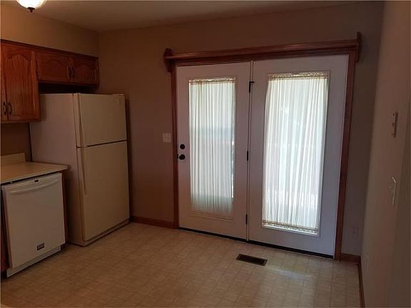 4th image of 118 Basswood Ct