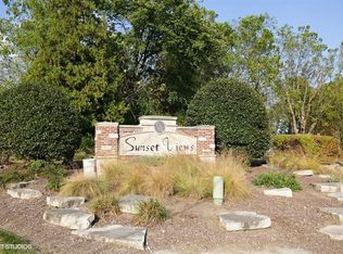 6N145 Autumn Ln, St Charles, IL 60175