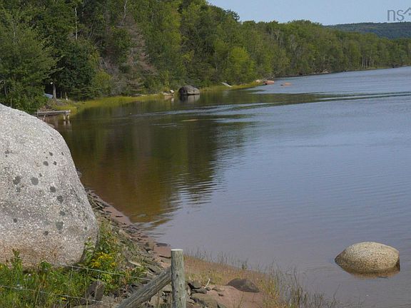 4th image of 6 Massachusetts Rd