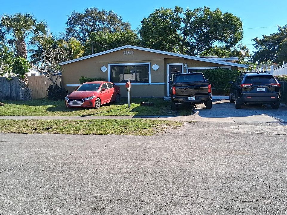 1st image of 301 N 66th Avenue