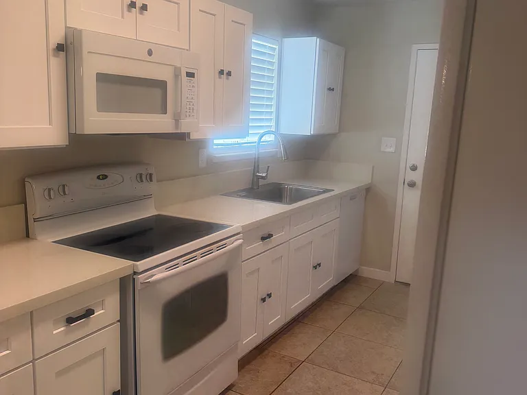 4600 Beechwood St — Photo 2