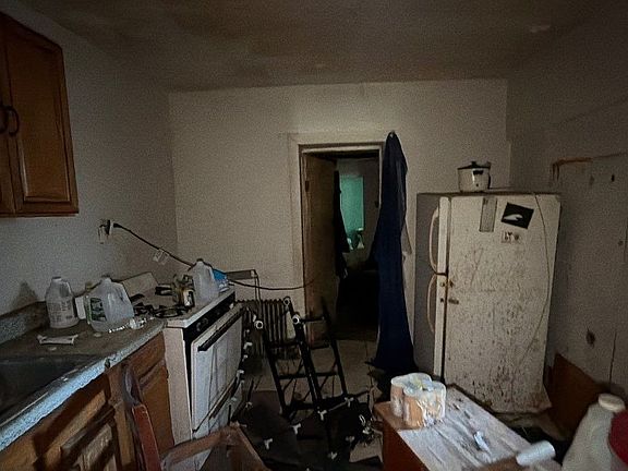 5th image of 71 Milford St