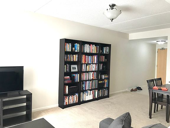 5th image of 656 Pearson St Unit 307
