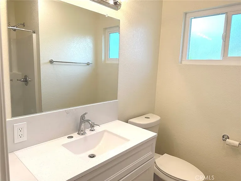 24450 University Ave — Photo 10