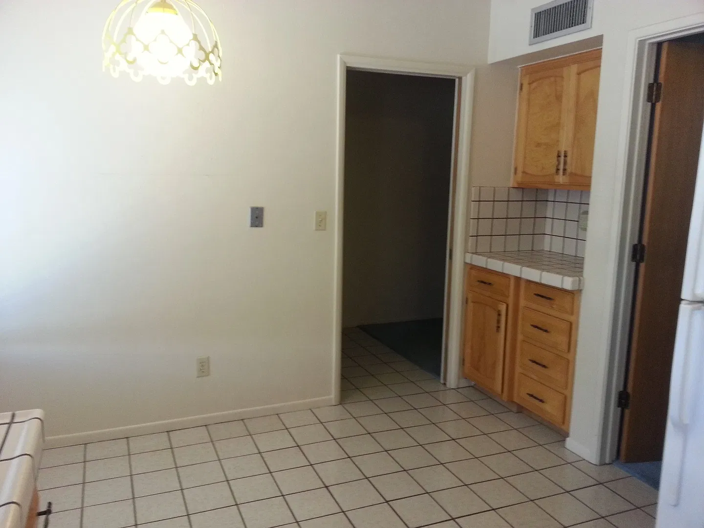 2 Bed / 2 Bath Townhouse on the Eastside! — Photo 2