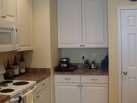 3rd image of 3633 Bedford Dr