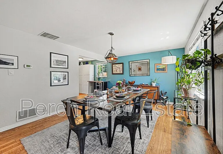1595 W Maple Ave — Photo 4
