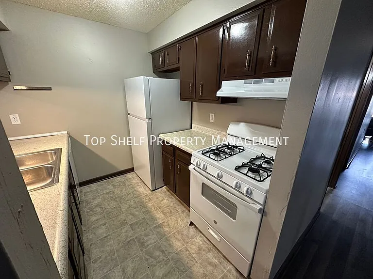 1328 Williams St — Photo 2